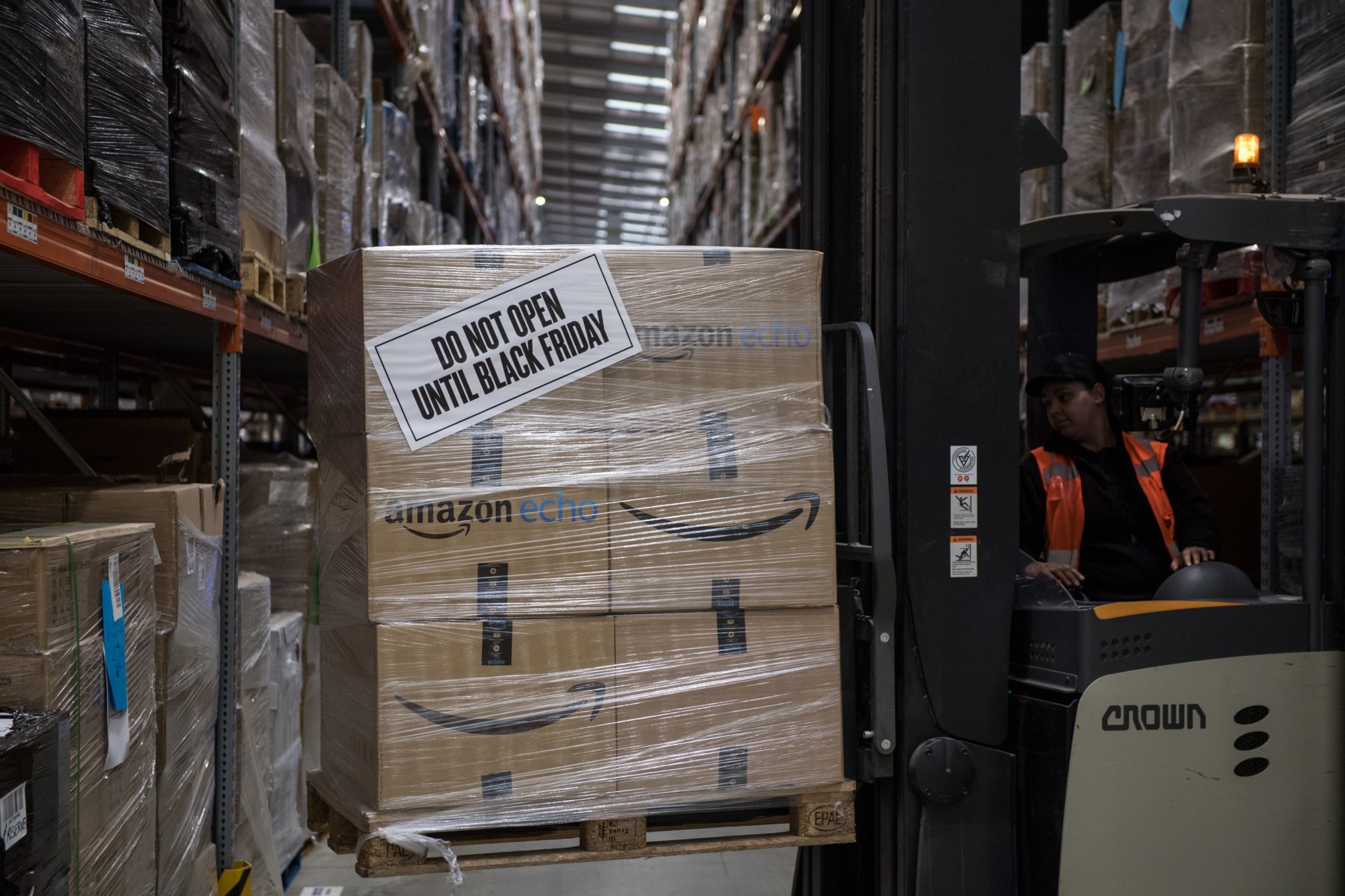 BRITAIN-FINANCE-RETAIL-AMAZON-BLACK FRIDAY