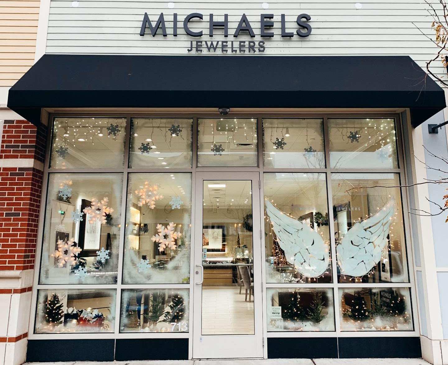 Michael's Jewelers returns to Milford, Connecticut